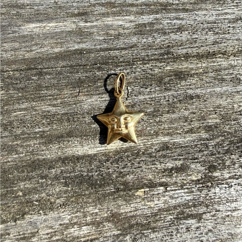 18K Solid Gold Vintage Star Face Pendant Charm - Picture 4 of 8